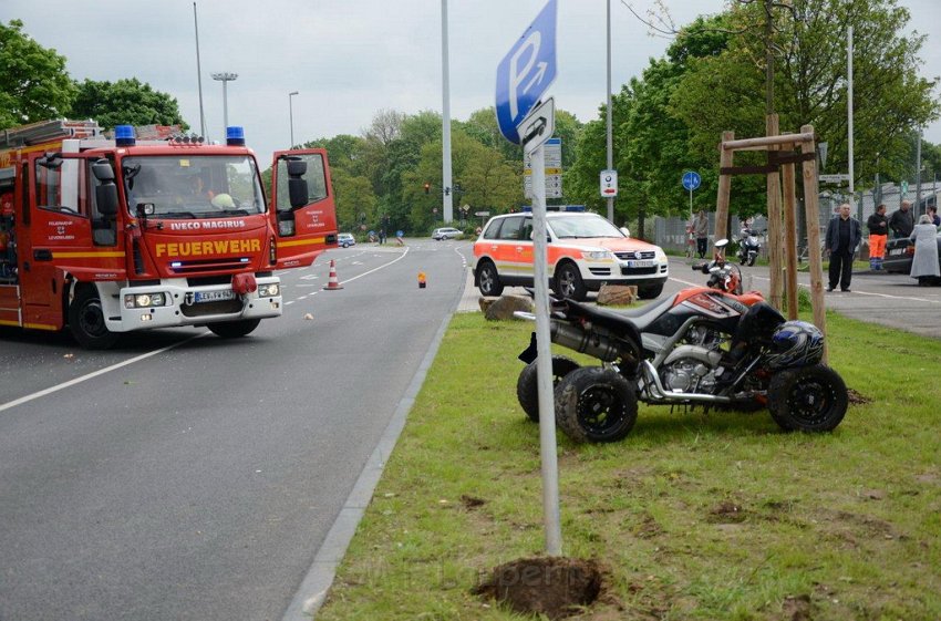 Einsatz Christoph 3 Quadunfall Leverkusen Olof Palmestr 10.jpg